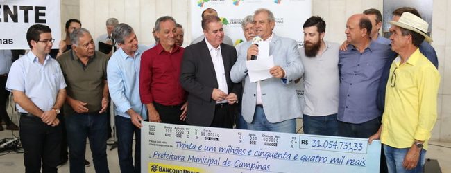 Rossini participa do ato da devolução de mais R$ 31 milhões da Câmara para a Prefeitura