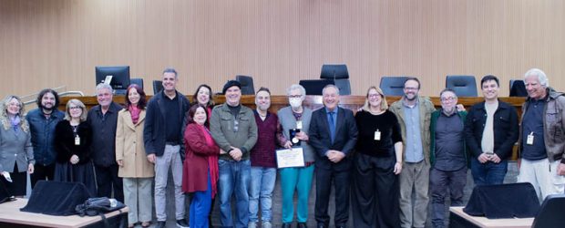 Rossini entrega Medalha Carlos Gomes ao MIS em comemoração ao aniversário de 50 anos