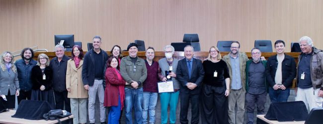 Rossini entrega Medalha Carlos Gomes ao MIS em comemoração ao aniversário de 50 anos